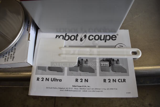 BRAND NEW IN BOX! Robot Coupe Model R2N Metal Commercial Countertop Food Processor w/ Bowl, Lid, S Blade, Continuous Feed Head, 27577 Grater Blade, 27566 Slicer Blade. 120 Volts, 1 Phase. 8x11x18. Tested and Working! - Image 4 of 9