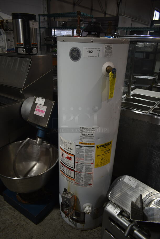 2013 General Electric GE GG40T06AVG01 Metal Natural Gas Powered Water Heater. 36,000 BTU. 