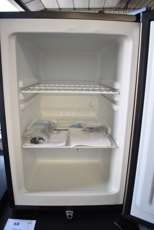 BRAND NEW SCRATCH AND DENT! Whynter CUF-210SSg Energy Star Stainless Steel Upright Freezer with Lock. 115 Volts, 1 Phase. Tested and Working! - Image 4 of 6