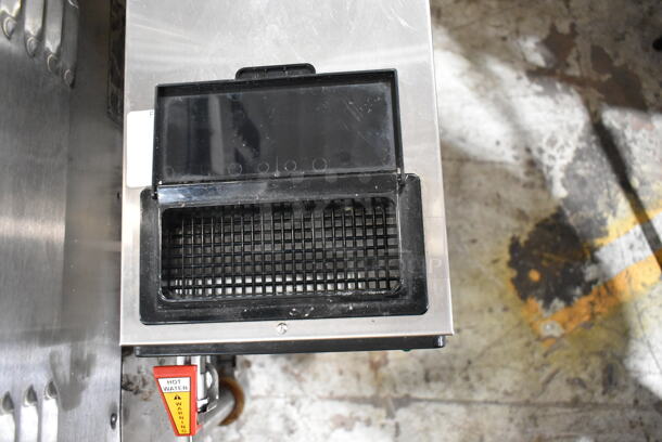 Bunn CWTF15-APS Stainless Steel Commercial Countertop Coffee Machine w 2 Coffee Pots. 120 Volts, 1 Phase.  - Image 5 of 7