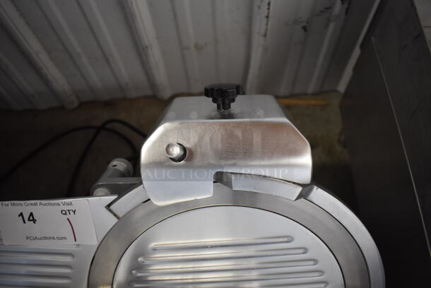 BRAND NEW SCRATCH AND DENT! Avantco 177SL512 Stainless Steel Commercial Countertop Meat Slicer w/ Blade Sharpener. 110-120 Volts, 1 Phase. 26x19x19. Tested and Working! - Image 4 of 6