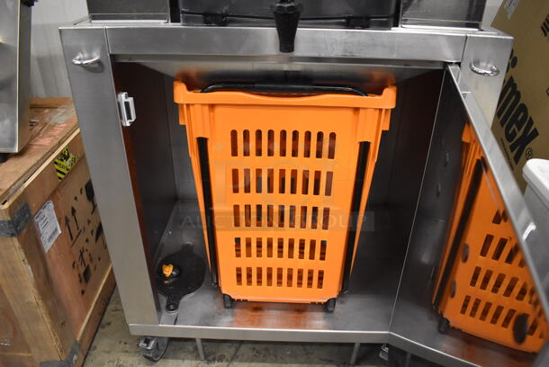 2017 Zumex Speed Pro Tank Podium Stainless Steel Commercial Floor Style Citrus Juicer on Commercial Casters. Comes w/ Extra Pieces: See Pictures For Details! 115 Volts, 1 Phase. 27x21x69. Tested and Working! - Image 11 of 12