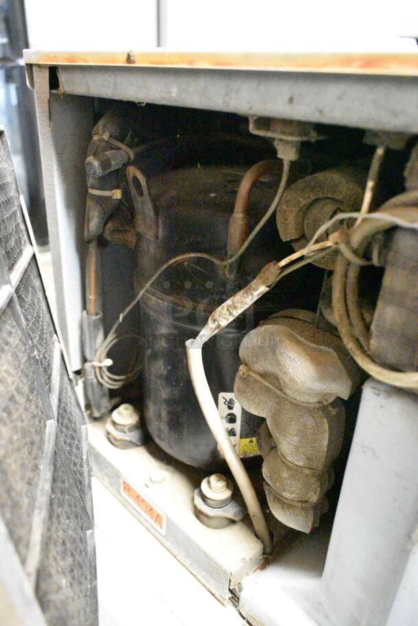 Hoshizaki KM-250BAF Stainless Steel Commercial Ice Head on Bin. 115-120 Volts, 1 Phase.  - Image 4 of 7
