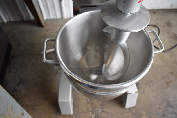 2018 Omcan SP300AT Metal Commercial Floor Style 30 Quart Planetary Dough Mixer w/ Stainless Steel Mixing Bowl, Bowl Guard and Dough Hook Attachment. 110 Volts, 1 Phase. 21x22x46. Tested and Working! - Image 5 of 9