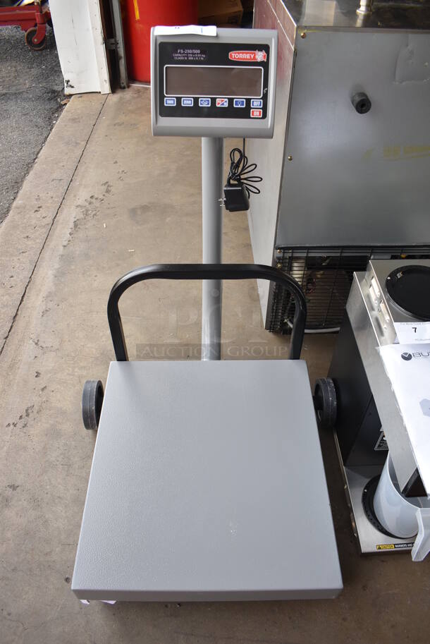 BRAND NEW SCRATCH AND DENT! Torrey FS-250/500 Stainless Steel Commercial 500 Pound Capacity Digital Scale.  24x29x34. Tested and Working!