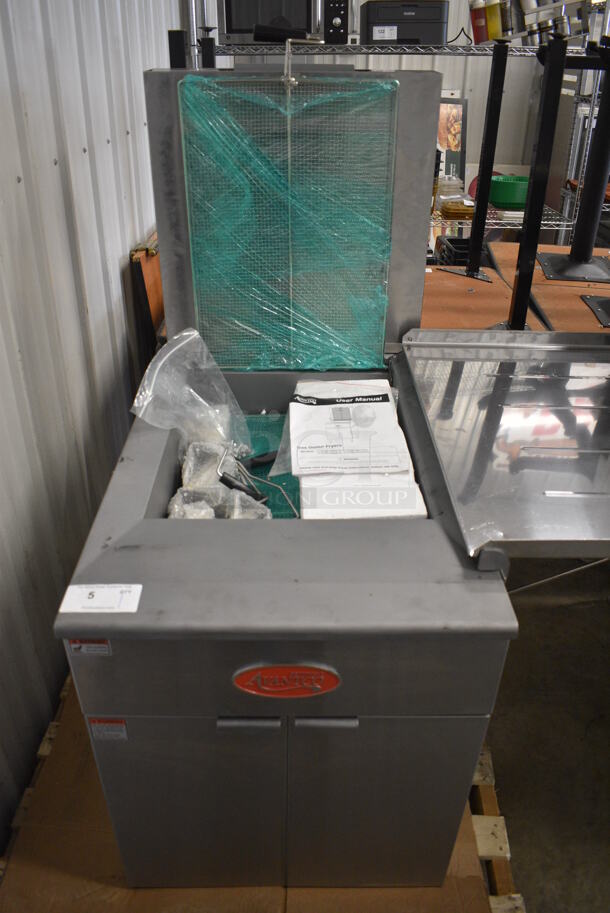 BRAND NEW SCRATCH AND DENT! 2021 Avantco Model 177FBF1824NG Stainless Steel Commercial Floor Style Natural Gas Powered Donut Fryer. 90,000 BTU. 45x41.5x55 - Image 2 of 7