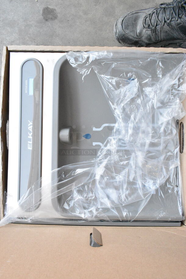 BRAND NEW SCRATCH AND DENT! Elkay Wall Mount Water Fountain w/ Bottle Filler.  - Image 4 of 4