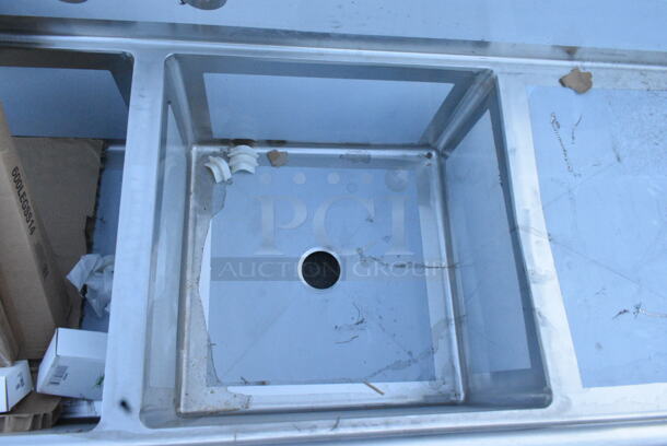 BRAND NEW SCRATCH AND DENT! Regency 600S22424224 98" 16 Gauge Stainless Steel Two Compartment Commercial Sink with Stainless Steel Legs, Cross Bracing, and 2 Drainboards - 24" x 24" x 14" Bowls. No Legs. - Image 4 of 6