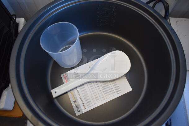 LIKE NEW! Galaxy 177GRC60 60 Cup (30 Cup Raw) Sealed Electric Powered Metal Countertop Rice Cooker / Warmer. 120 Volts, 1 Phase. Used a Few Times at Trade Show as a Demonstration. 19x17x13 Tested and Working! - Image 5 of 6