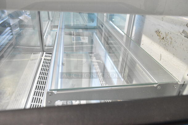 BRAND NEW SCRATCH AND DENT! Avantco BC-48-HC 48" Curved Glass White Refrigerated Bakery Display Case. 115 Volts, 1 Phase. Tested and Working! - Image 4 of 5