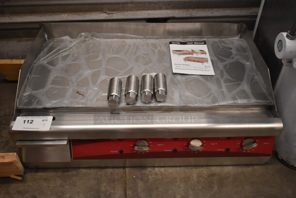 BRAND NEW SCRATCH AND DENT! Avantco 177EG30N Stainless Steel Commercial Countertop Electric Powered Flat Top Griddle. 208/240 Volts, 1 Phase. - Image 2 of 5