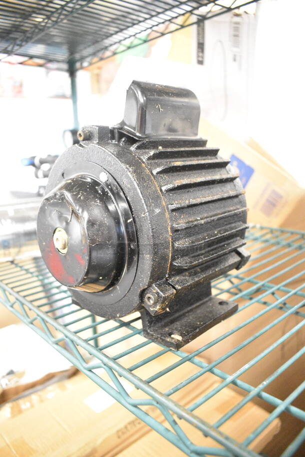 BRAND NEW SCRATCH AND DENT! Motor. 110/220 Volts.  - Image 3 of 6