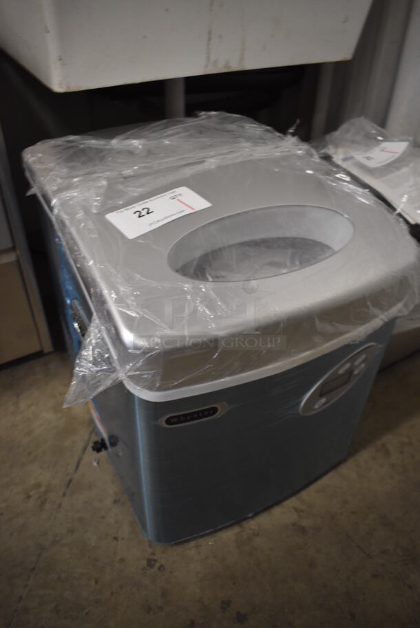 BRAND NEW SCRATCH AND DENT! Whynter IMC-491DC Stainless Steel Commercial Countertop Portable Ice Maker. 115 Volts, 1 Phase. 14x17x16. Tested and Working! - Image 2 of 9