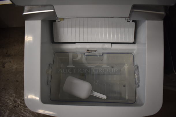 BRAND NEW SCRATCH AND DENT! Whynter IMC-491DC Stainless Steel Commercial Countertop Portable Ice Maker. 115 Volts, 1 Phase. 14x17x16. Tested and Working! - Image 7 of 9