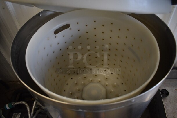 Electrolux Dito The Greens Machine Stainless Steel Commercial Floor Style Lettuce Spinner Salad Spinner on Commercial Casters. 25x25x32. Tested and Working! - Image 4 of 5