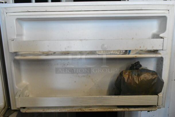 Maytag M1TXEGMYW01 Metal Cooler w/ Freezer. 115 Volts, 1 Phase. Tested and Working! - Image 3 of 6