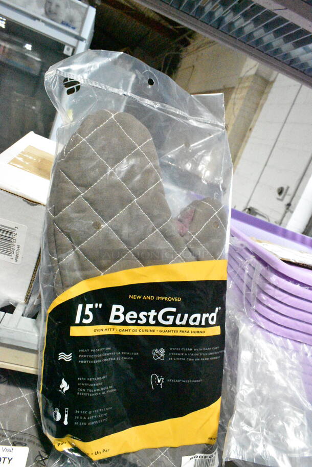 10 BRAND NEW SCRATCH AND DENT! San Jamar 800FG15 15" Bestguard Oven Mitts with WebGuard Plus Protection. 10 Times Your Bid!  - Image 3 of 4