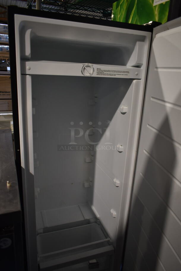 Vissani MDUFC7SS Stainless Steel Commercial Single Door Reach In Freezer. 115 Volts, 1 Phase. Tested and Working! - Image 2 of 3