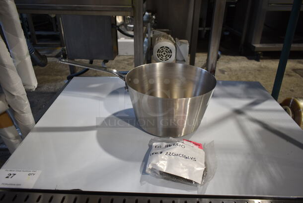 BRAND NEW SCRATCH AND DENT! Vollrath Stainless Steel Sauce Pan. - Image 1 of 5