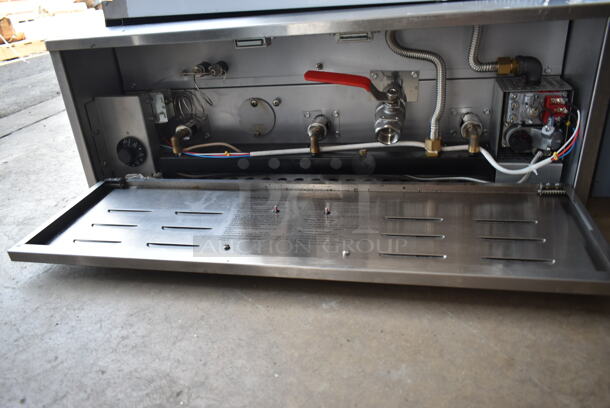 BRAND NEW SCRATCH AND DENT! 2023 Carnival King 382DFCG32N Stainless Steel 40 lb. Liquid Propane / Field Convertible Flat Bottom Countertop Funnel Cake / Donut Fryer.  - Image 5 of 5