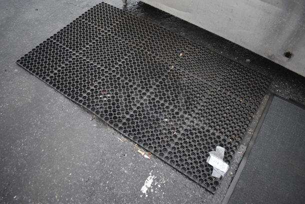 Black Anti Fatigue Floor Mat. 36.5x61 - Image 2 of 3