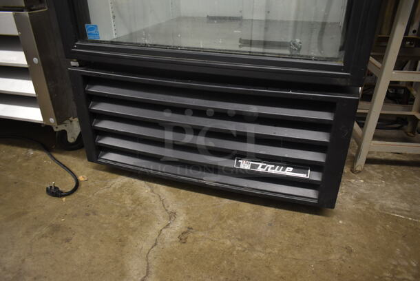 2014 True GDM-26-LD ENERGY STAR Metal Commercial Single Door Reach In Cooler Merchandiser w/ Poly Coated Racks. 115 Volts, 1 Phase. Tested and Powers On But Does Not Get Cold - Image 4 of 6