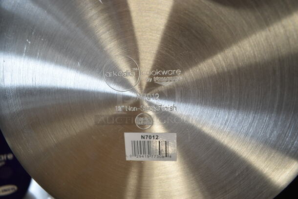 4 LIKE NEW! Items; 407SEW1030 Vollrath N7012 Arkadia 12" Aluminum Non-Stick Fry Pan, 407EW1030 Vollrath 7012 Arkadia 12" Aluminum Fry Pan, 980062008 Matfer Bourgeat 062008 15 3/4" Black Carbon Steel Fry Pan. 4 Times Your Bid! - Image 7 of 10