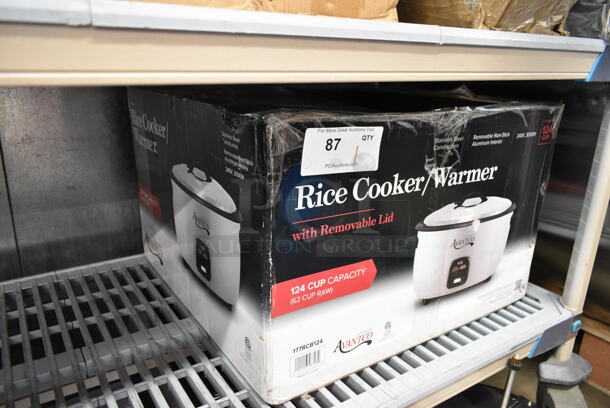 BRAND NEW SCRATCH AND DENT! Avantco 177RCB124 124 Cup (62 Cup Raw) Electric Rice Cooker / Warmer with Removable Lid. 120 Volts, 1 Phase. Tested and Working! - Image 2 of 3