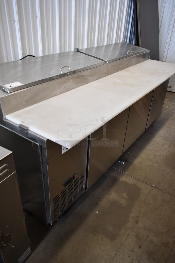 BRAND NEW SCRATCH AND DENT! 2023 Avantco 178SSPPT3 Stainless Steel Commercial Pizza Prep Table on Commercial Casters. 115 Volts, 1 Phase. Tested and Working! - Image 3 of 11