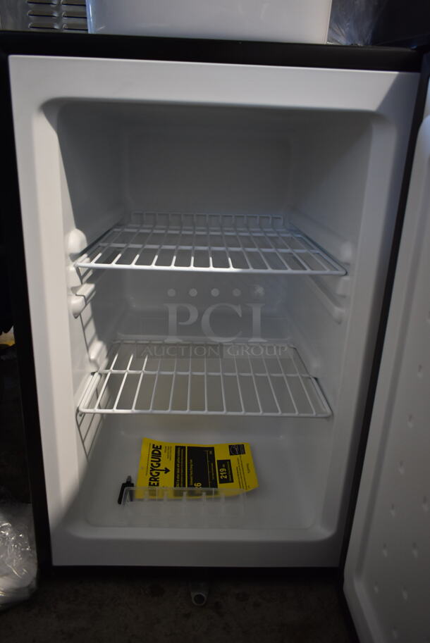 BRAND NEW SCRATCH AND DENT! Whynter CUF-210SSa  Energy Star Stainless Steel Upright Freezer with Lock. 115 Volts, 1 Phase. Tested and Working! - Image 3 of 4