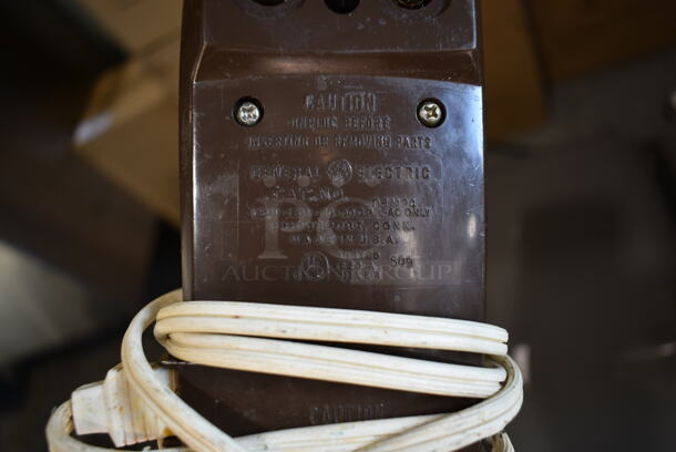 General Electric GE Hand Mixer. No Attachments. 120 Volts, 1 Phase. Tested and Working! - Image 5 of 5