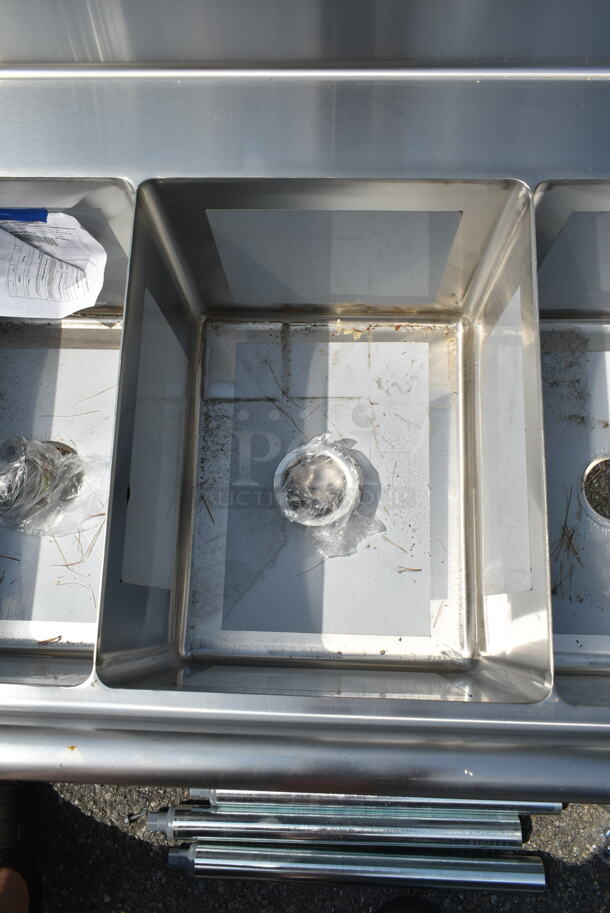 BRAND NEW SCRATCH AND DENT! Regency 600DDTS384LFT 16-Gauge 7' Soiled / Dirty Dish Table with 3-Compartment Sink - 16" x 20" x 14" Bowls - Left Drainboard - Image 7 of 10