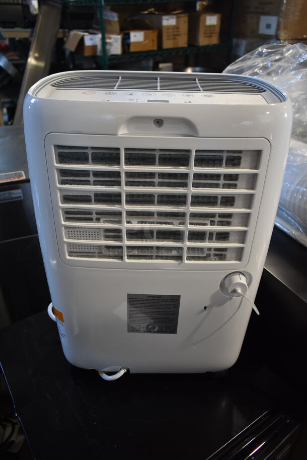 BRAND NEW SCRATCH AND DENT! Emerson EBD30E1 30 Pint Portable 3 Speed Quiet Dehumidifier. 115 Volts, 1 Phase. Tested and Working! - Image 4 of 5