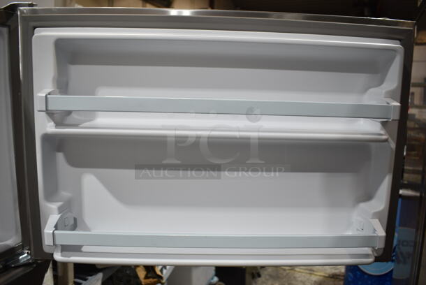 BRAND NEW SCRATCH AND DENT! 2023 Whirlpool WRT311FZDM02 Metal Cooler Freezer Combo Unit. 115 Volts, 1 Phase. Tested and Working! - Image 4 of 8
