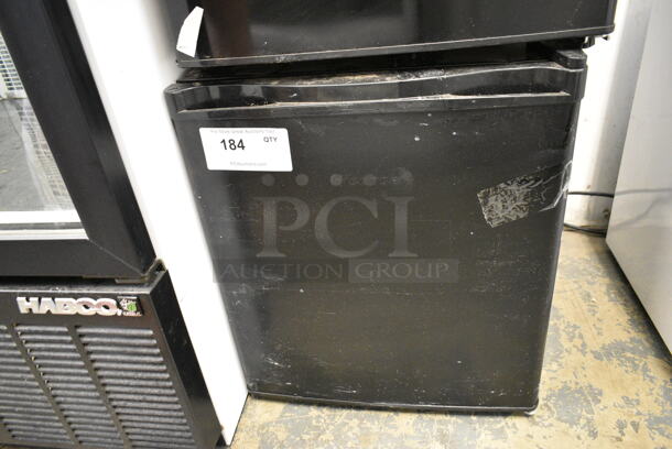 Hisense RR17D6ABE Metal Mini Cooler. 115 Volts, 1 Phase. Tested and Working! - Image 1 of 5