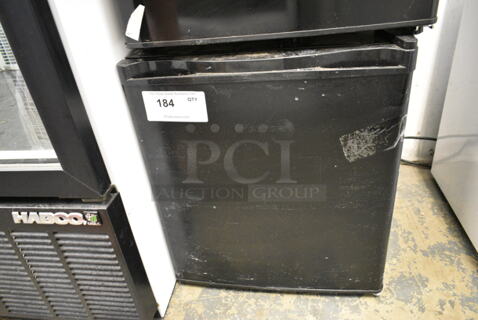 Hisense RR17D6ABE Metal Mini Cooler. 115 Volts, 1 Phase. Tested and Working!