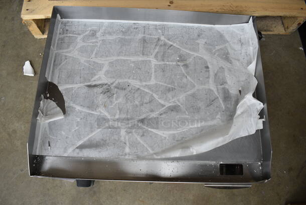 BRAND NEW SCRATCH AND DENT! Vollrath FTA 8024 40716 Stainless Steel Commercial Countertop Electric Powered Flat Top Griddle. 220 Volts, 1 Phase.  - Image 4 of 5