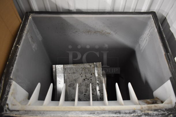 Metal Commercial Ice Bin. 30x34x38 - Image 4 of 5