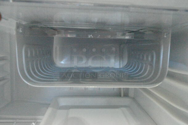 RSD-16H Mini Cooler. 115 Volts, 1 Phase. Tested and Powers On But Does Not Get Cold - Image 3 of 5