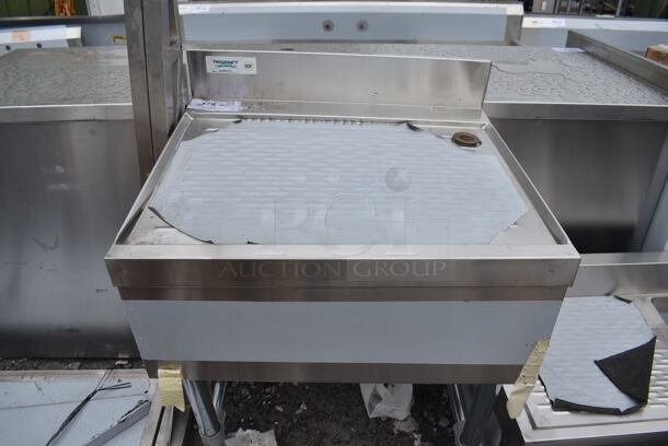 BRAND NEW SCRATCH AND DENT! Regency 600DBU2124 Stainless Steel Underbar Drainboard - 24" x 21" - Image 3 of 5