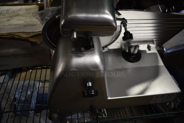 BRAND NEW SCRATCH AND DENT! Avantco SL309 9" Manual Gravity Feed Meat Slicer w/ blade Sharpener. 115 Volts, 1 Phase. Tested and Working! - Image 4 of 5
