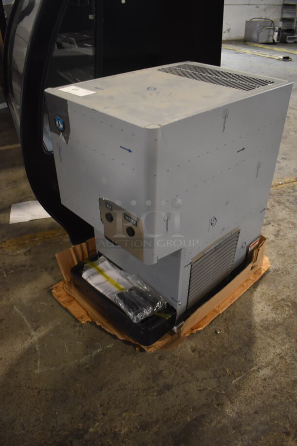 BRAND NEW SCRATCH AND DENT! Hoshizaki DCM-270BAH Countertop Style Electric Powered Ice Maker. 115-120V. Tested and Working!  - Image 3 of 4