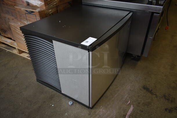 2011 Manitowoc IY0504A-161 Stainless Steel Commercial Ice Head. 115 Volts, 1 Phase. Unit Was Working When Removed.  - Image 2 of 4