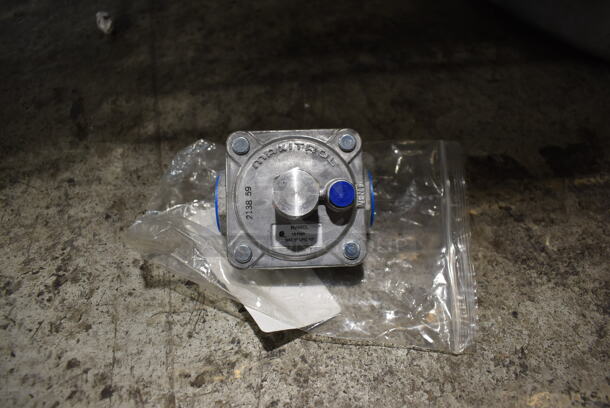 BRAND NEW! RV48CL Gas Line Connector
