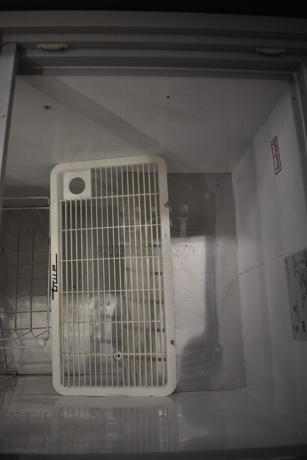 2016 True TFM-41FL Metal Commercial Chest Freezer Merchandiser on Commercial Casters. 115 Volts, 1 Phase. 41.5x26x36. Tested and Does Not Power On - Image 4 of 6