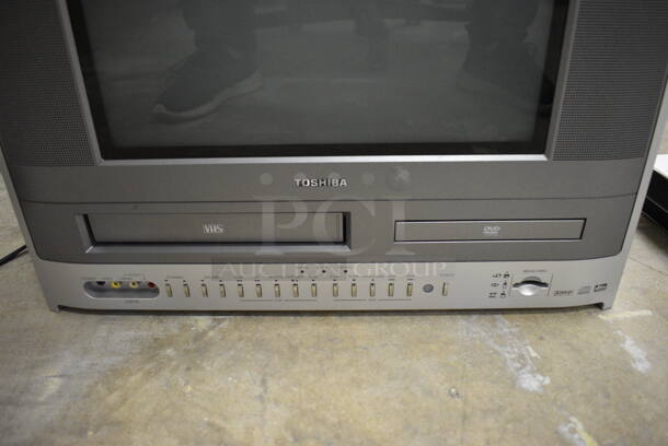 Toshiba MW14F51 TV With VHS and DVD Player. Comes With Remote (Main Building) - Image 2 of 4