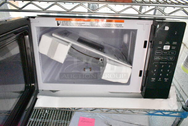 BRAND NEW SCRATCH AND DENT! 2024 Galaxy 177MW900D0A Office Series Microwave with Push Button Controls. 120 Volts, 1 Phase.  - Image 5 of 5