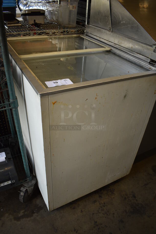 Stajac Model EURO-8 Metal Commercial Chest Freezer w/ 2 Sliding Lids on Commercial Casters. 115 Volts, 1 Phase. 33x25x34.5. Tested and Working! - Image 3 of 5