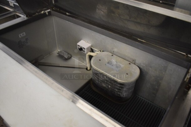 Leader Model LM48 S/C Stainless Steel Commercial Sandwich Salad Prep Table Bain Marie Mega Top W/ Poly Coated Rack on Commercial Casters. 115 Volts, 1 Phase. 48x32x45. Tested and Working! - Image 5 of 8