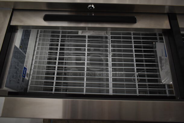 BRAND NEW SCRATCH AND DENT!  2023 Avantco 178GF50HC Stainless Steel Commercial Back Bar Bottle Cooler w/ 2 Sliding Lids. 115 Volts, 1 Phase. Tested and Working! - Image 4 of 6